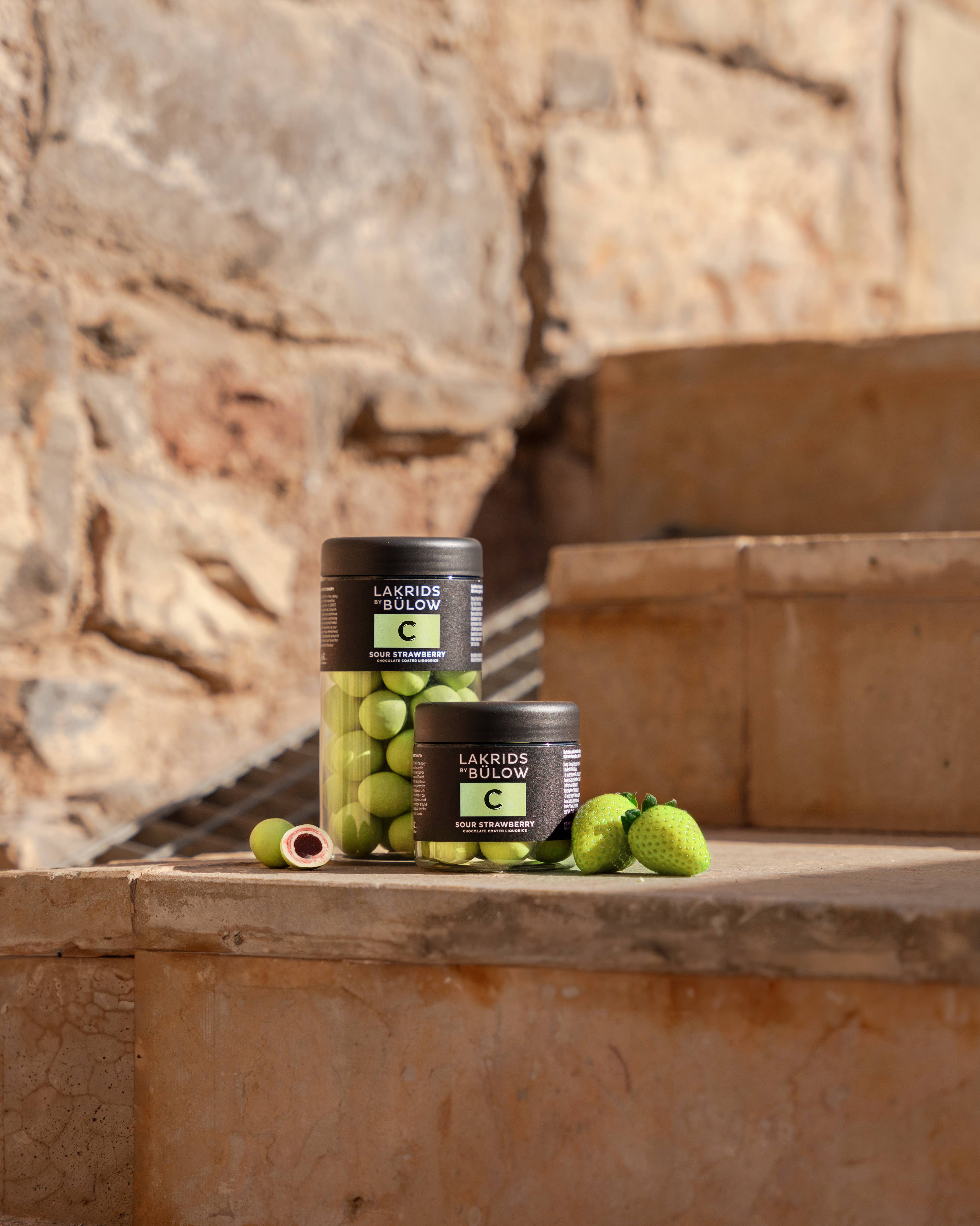 Lakrids by Bülow - Wholesale Chocolate Covered Sweets - C – SOUR  STRAWBERRY - White Chocolate Coated Red Licorice4