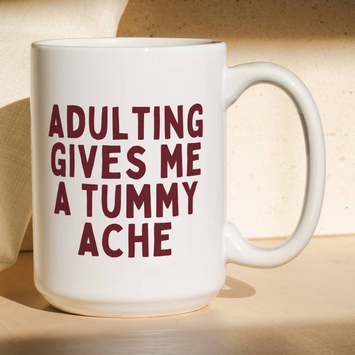 Ser adulto dá-me dor de barriga | Caneca por atacado de Wisdom and Wonder Designs