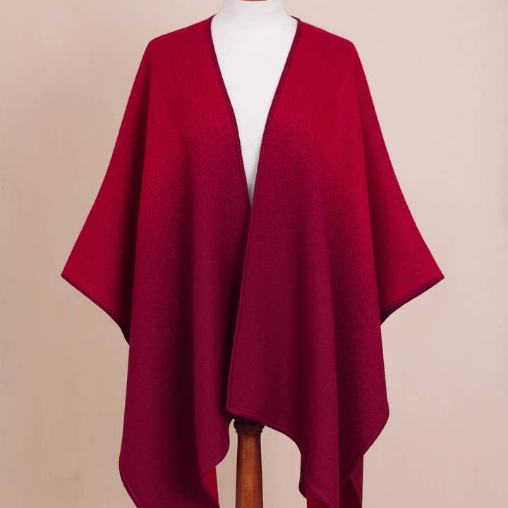 Andean Vistas In Wine Reversible Alpaga Blend Ruana pour la vente par NOVICA