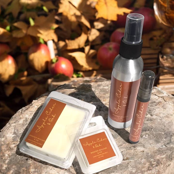 Apple Cider & Oak - Cire fondante pour parfum d'intérieur - Spray pour chambre et linge pour la vente par Rooted Willow & Co