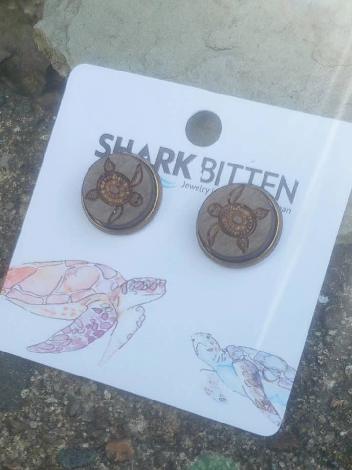 Sea Turtle øreringe for engroshandel hos Shark Bitten