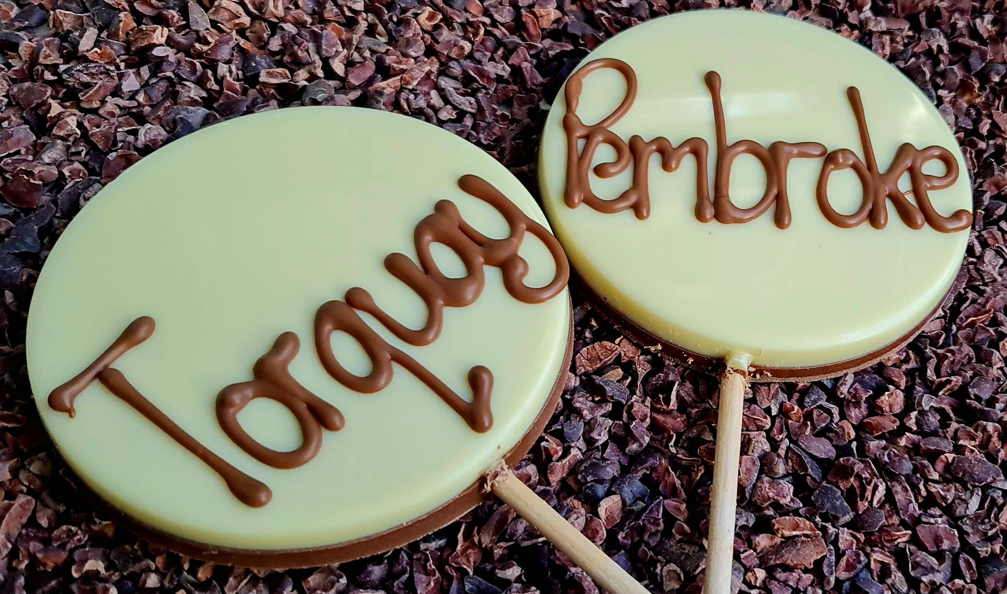 Cwtsh Chocolate - Wholesale Lollipop - Personalised chocolate lollipop8