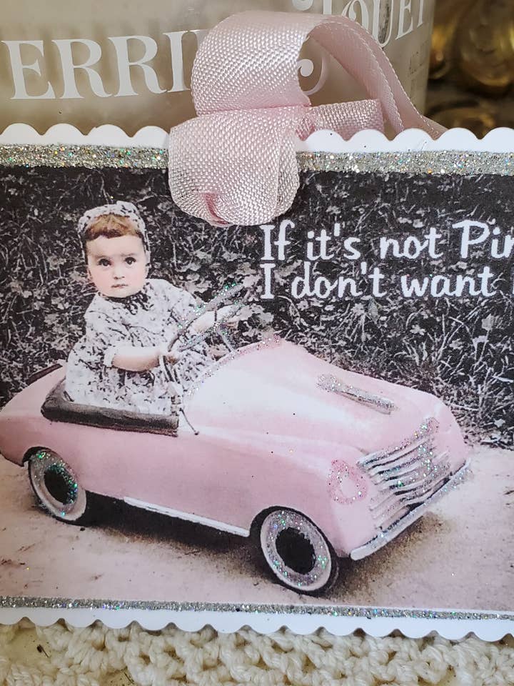 Étiquette cadeau vintage Little Girl in Car If It's Not Pink pour la vente par Little Heart Designs