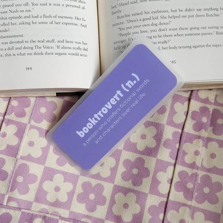 Définition de Booktrovert Signet pour la vente par Love MadEye Designs LLC