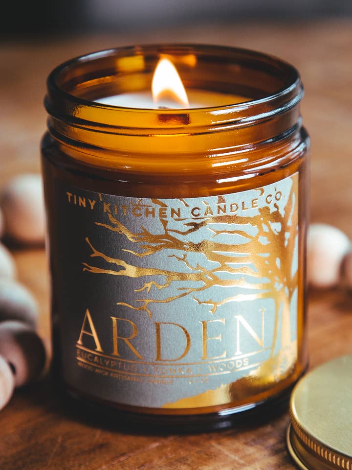 Candela Arden Wood Wick - 8 oz. per la vendita all'ingrosso da parte di Tiny Kitchen Candle Co.