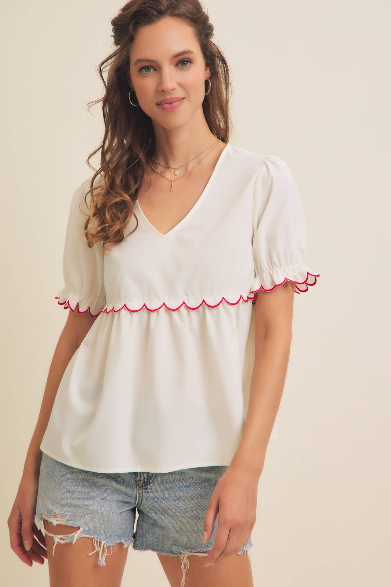 in february - Vente Chemisier – femme - Haut à volants contrastants avec manches bouffantes4