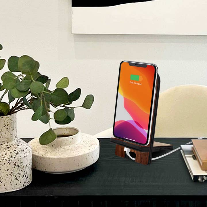 Designocracy – wholesale Stativ för surfplatta – Goda vänner Mobiltelefon Stand | Trä mobil laddningsstation