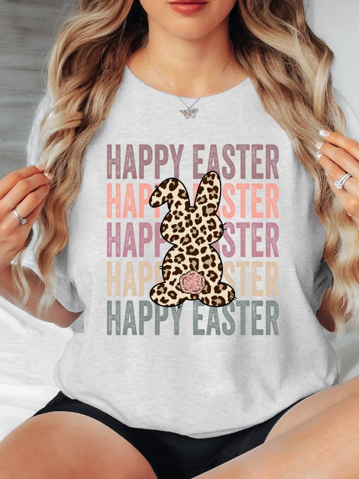 T-shirt graphique de Pâques avec lapin de Pâques heureux pour la vente par Southern Chic
