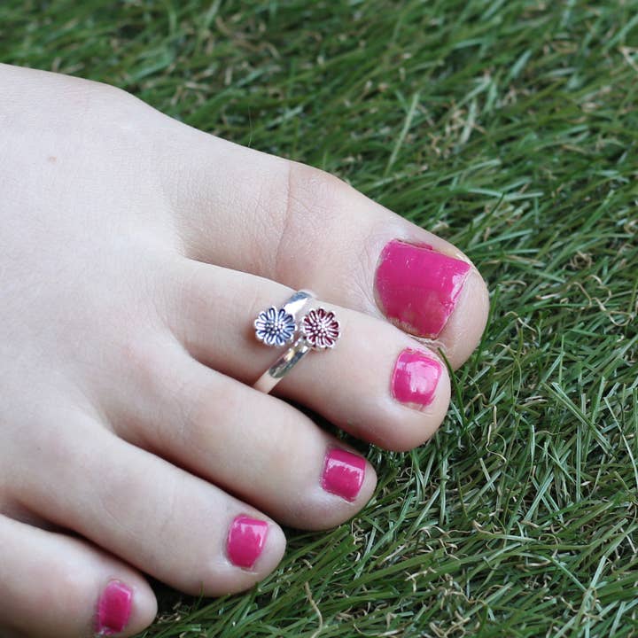 Bague d'orteil bohème en argent 925 avec motif floral rouge et bleu, fine et délicate pour la plage. pour la vente par The Colourful Aura