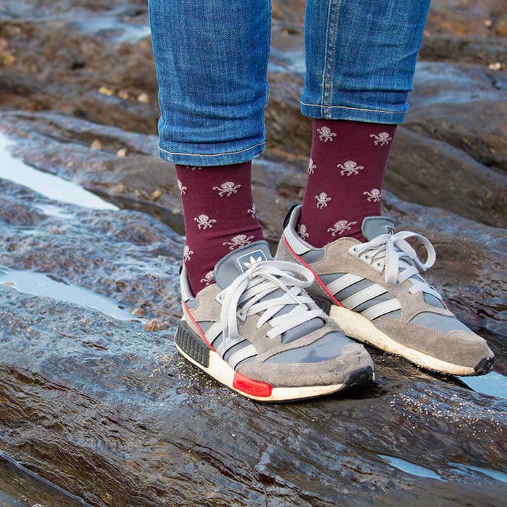 Burgundy octopus Socks for wholesale by SomosOcéano