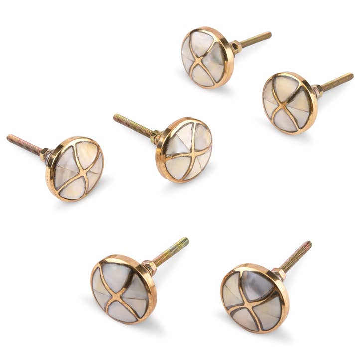 Uppsättning av sex marmor mässing mor till pärla knoppar för wholesale av Perilla Home