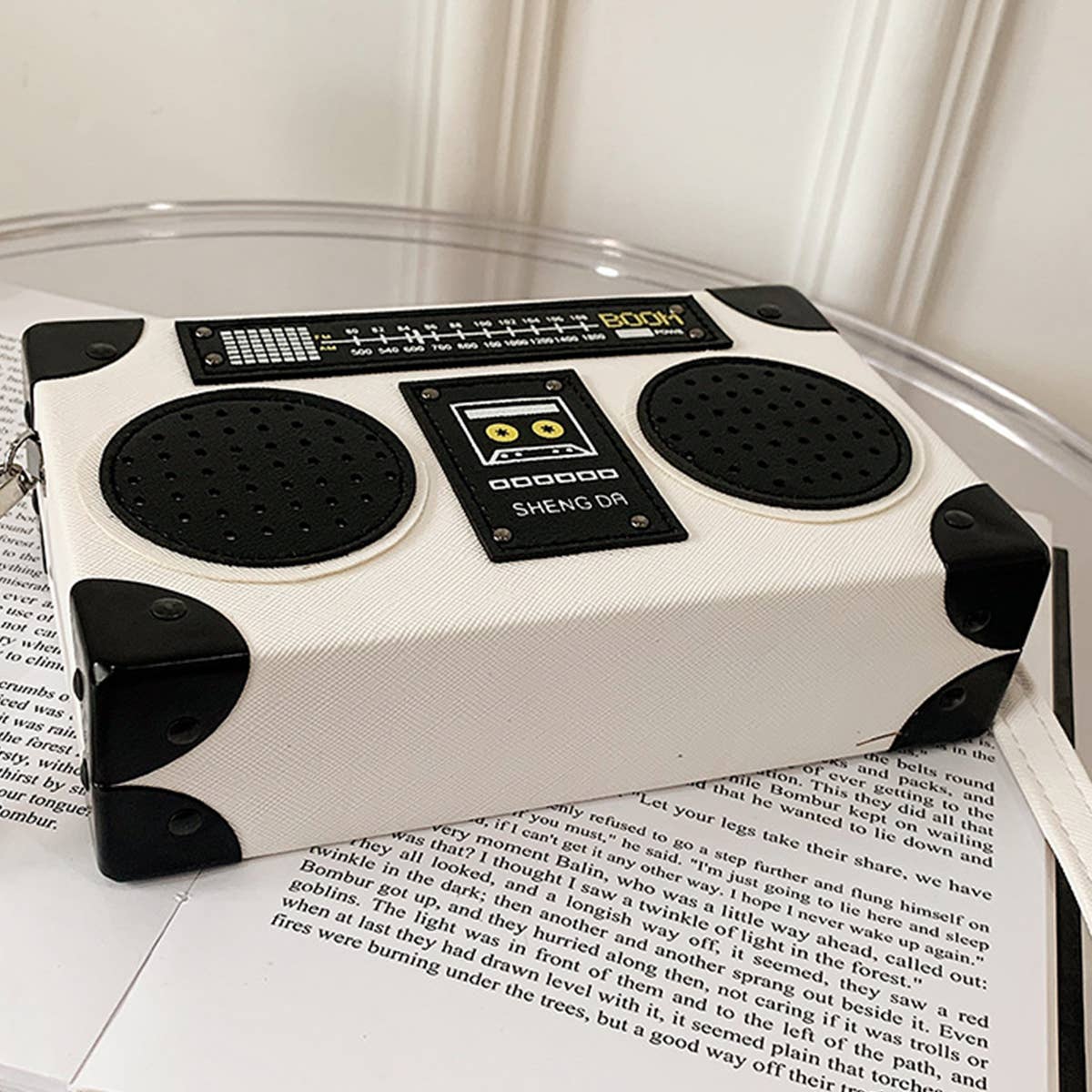 ACCITY - Wholesale Messenger Bag - Women's - RETRO RADIO BOX-SHAPED MESSENGER BAG_CWAB09851