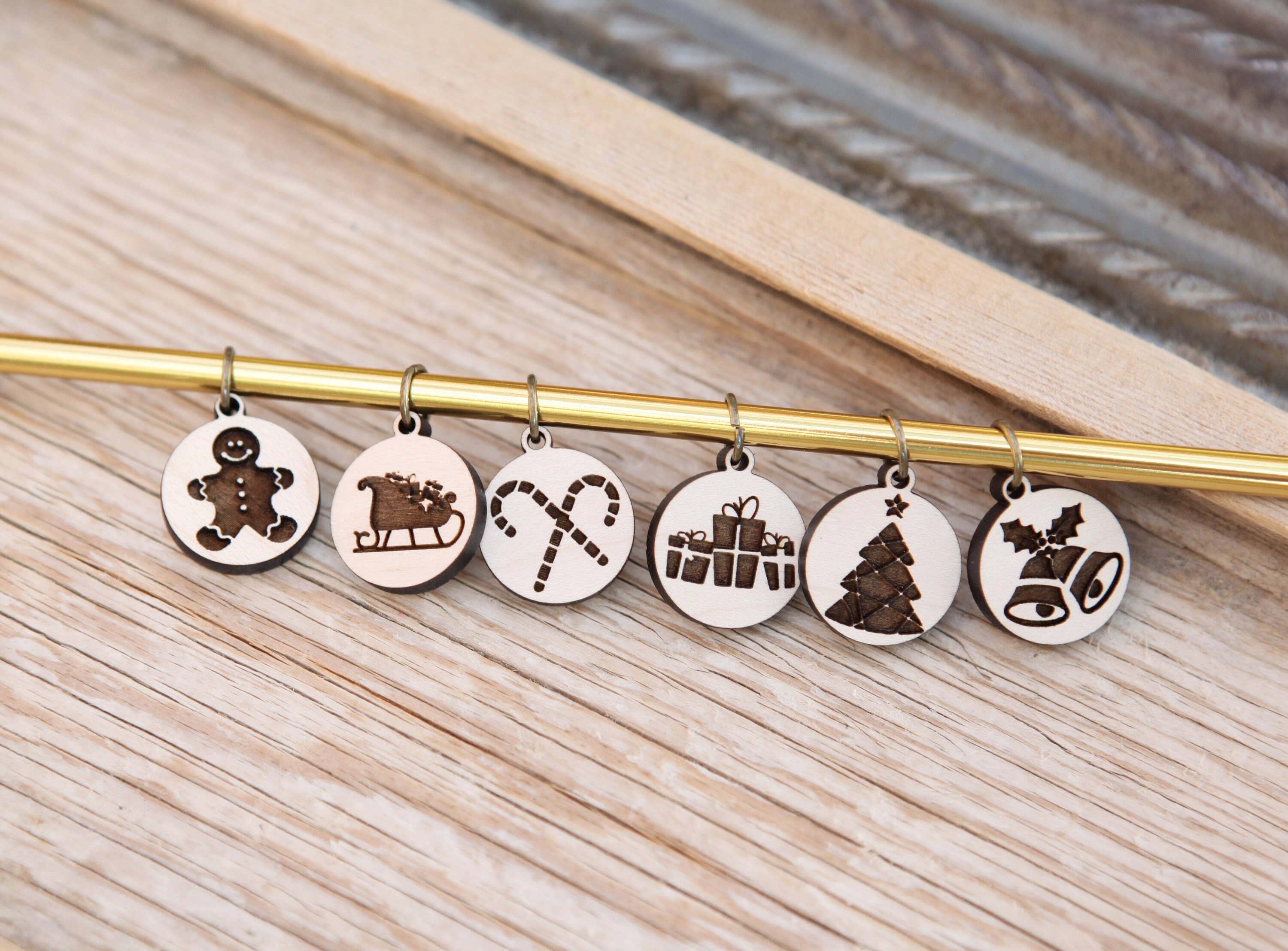 Sunrise Grove - Wholesale Knitting/Crochet Supplies - Maple Wood Knitting Stitch Markers Christmas Set of 67