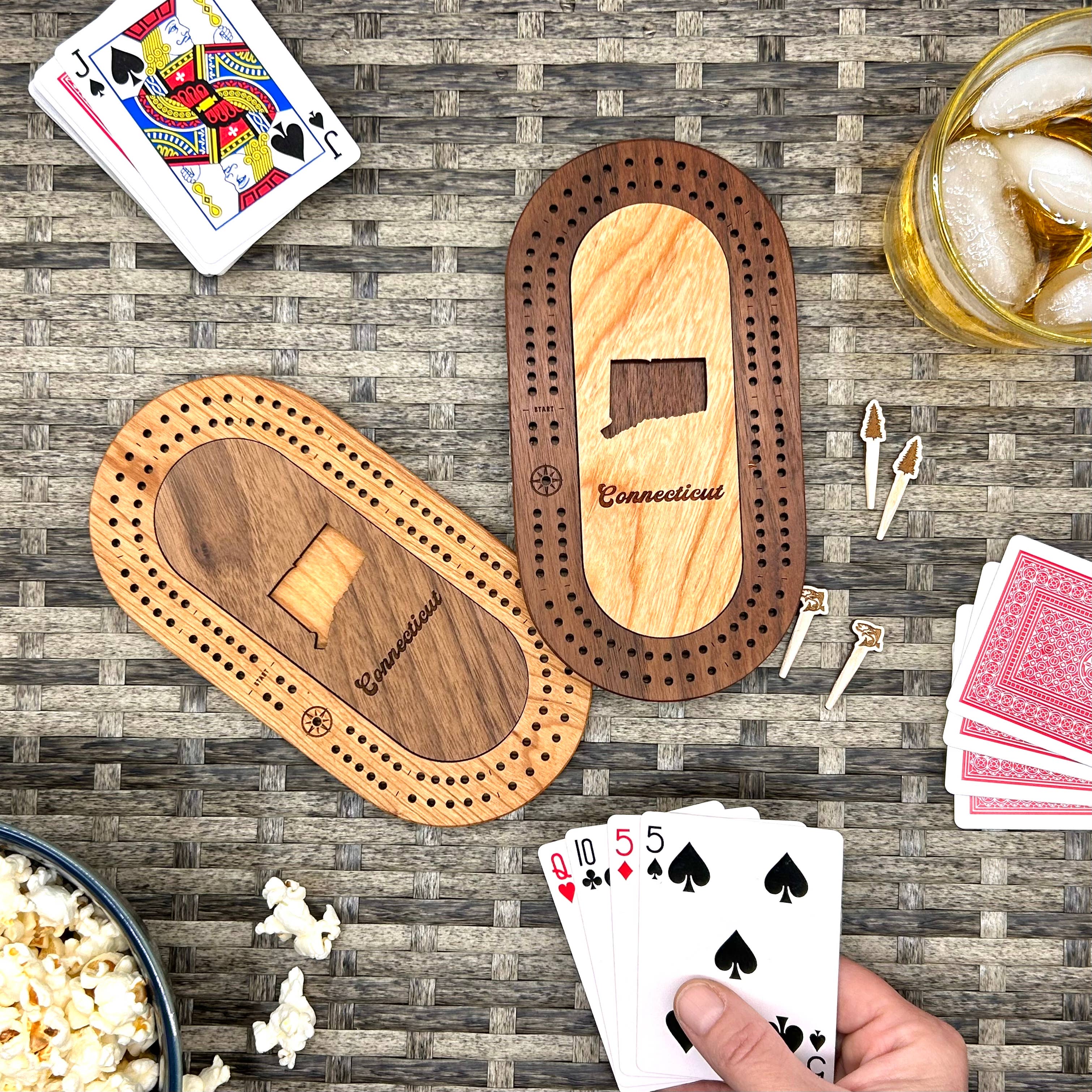 Cast & Carve - Venta al por mayor Juegos de mesa - Juego de minitablas de viaje de EE. UU., con pinzas personalizadas6