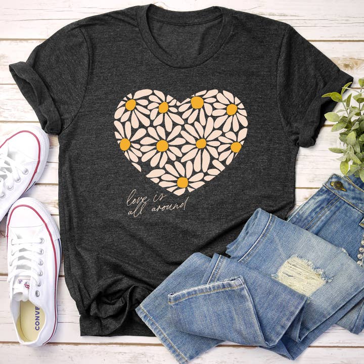 Love Is All Around, Daisy, Heart, T-shirt super doux, Saint-Valentin pour la vente par Refinery Number One LLC
