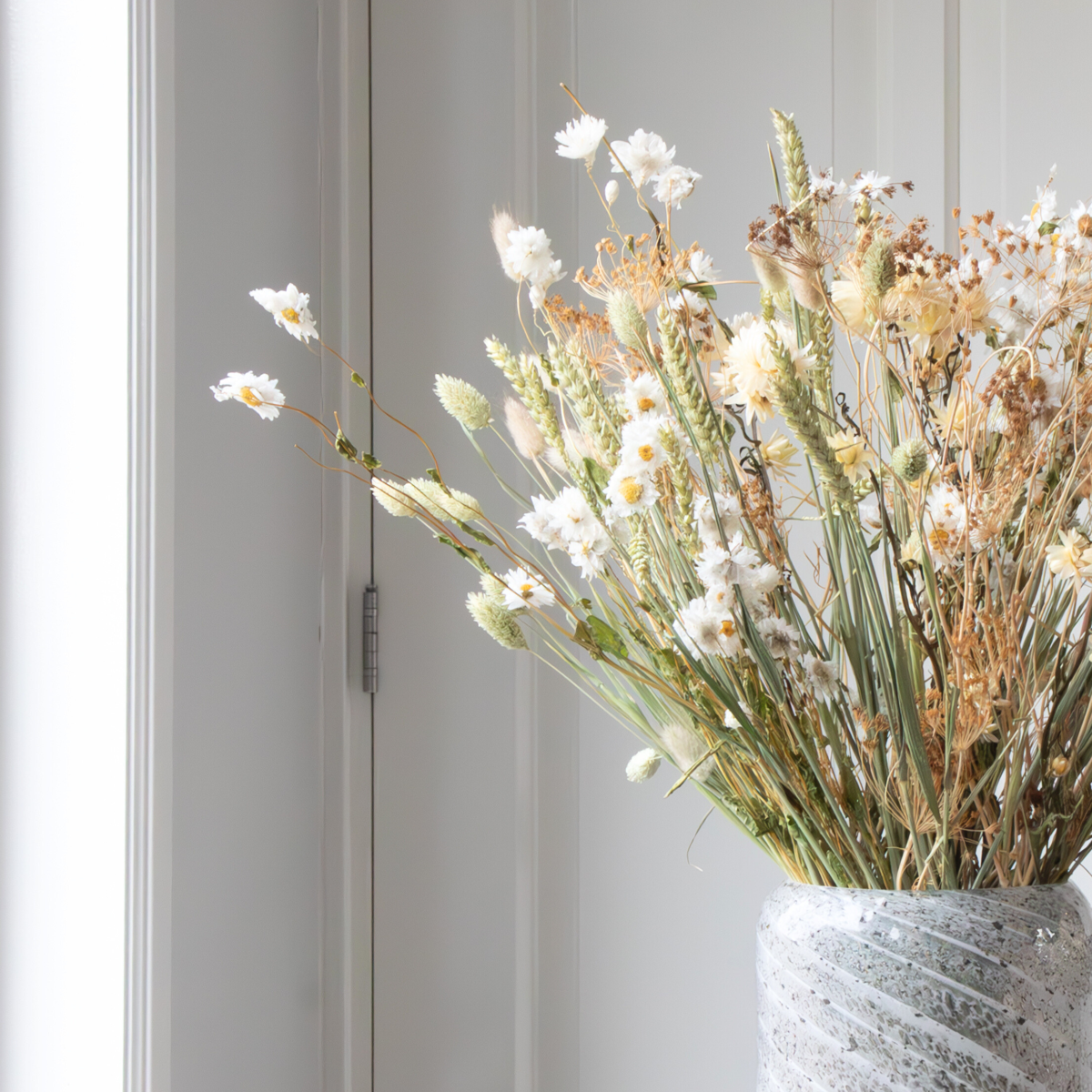 Oasis of Life - Wholesale Dried/Pressed Flowers - Bouquet "Anita" – Dried Flowers – Height 55cm – Large Dried Flower Arrangement with Wheat, Helichrysum & Rhodanthe – Natural & Long-lasting3