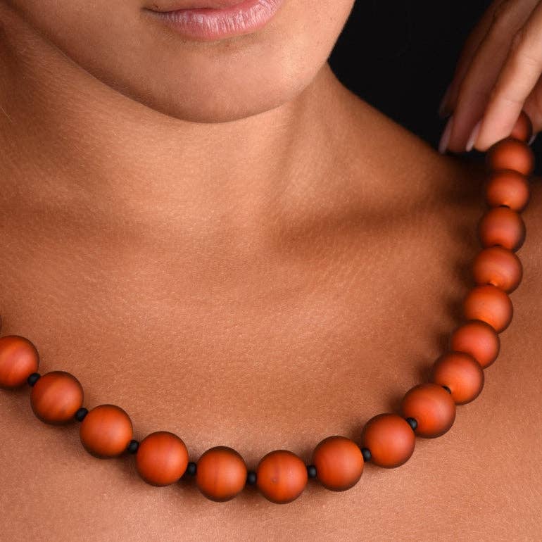 Mazzega Art & Design - Vendita all'ingrosso Collane di perline/perle - La collana Tosca Colore in vetro di Murano è composta da 25 perle Tosca, colori pastello e un rivestimento satinato trasparente.13