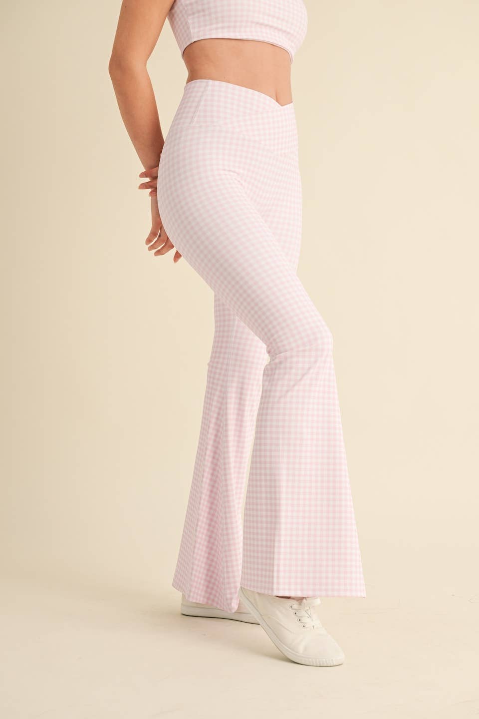 KIMBERLY C – Engroshandel Sports-/loungeleggings – til kvinder – Gingham Print Højtaljede Crossover Flare Leggings42