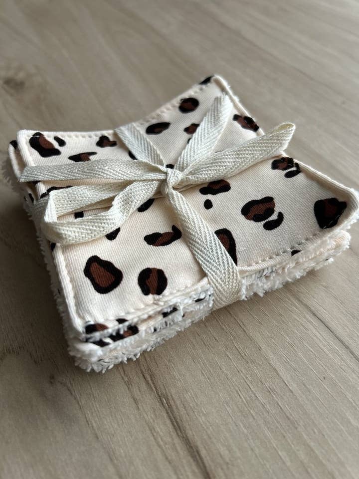 Set of 5 cleansing and washing wipes for wholesale by You&Milk