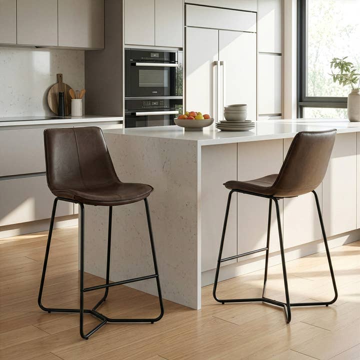 Tabourets de comptoir en similicuir vintage Amery, lot de 2 pour la vente par Glamour Home