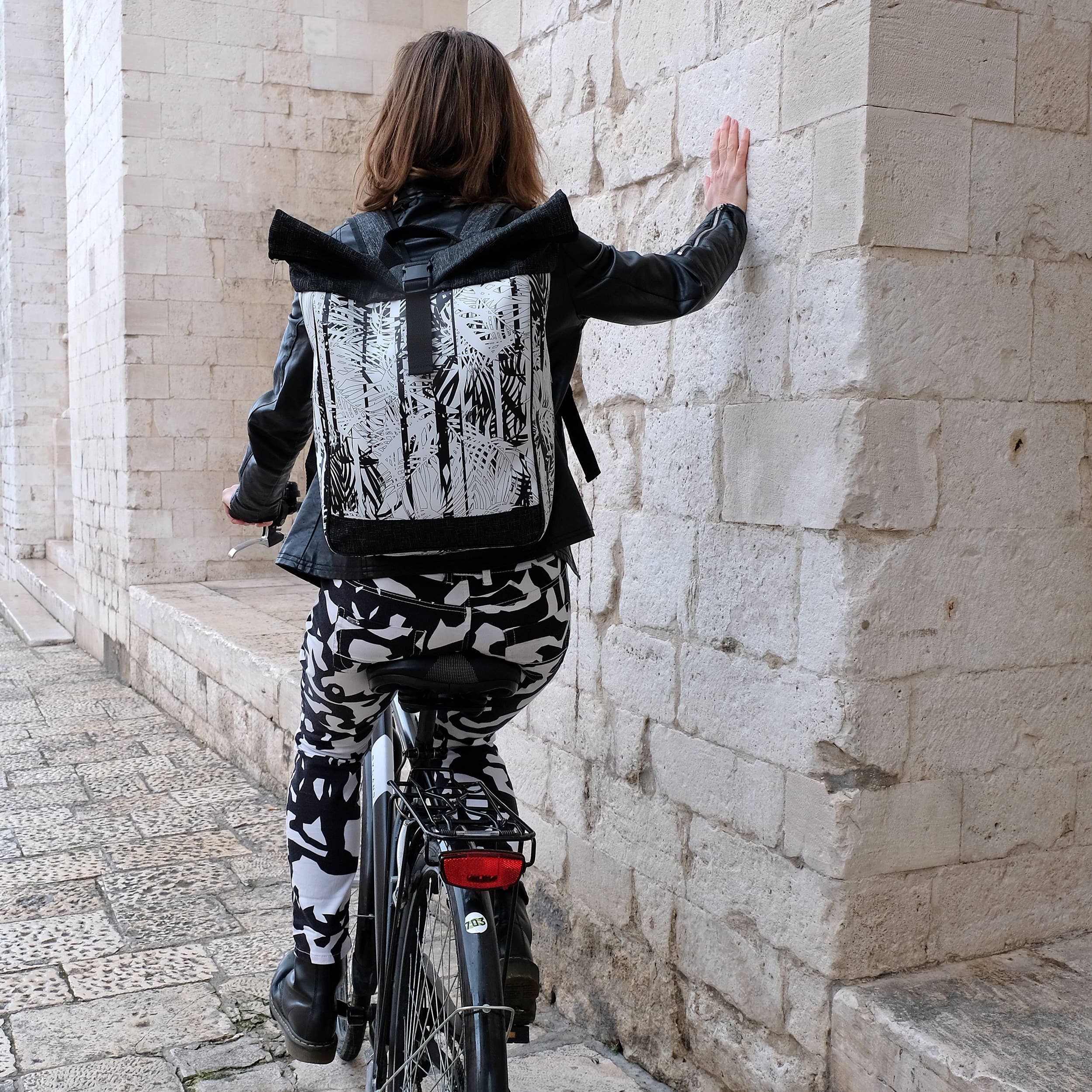 Ikuri - Wholesale Biking Accessories - 2 in 1 Bicycle Bag / Backpack Combo Carrier Palmeras6