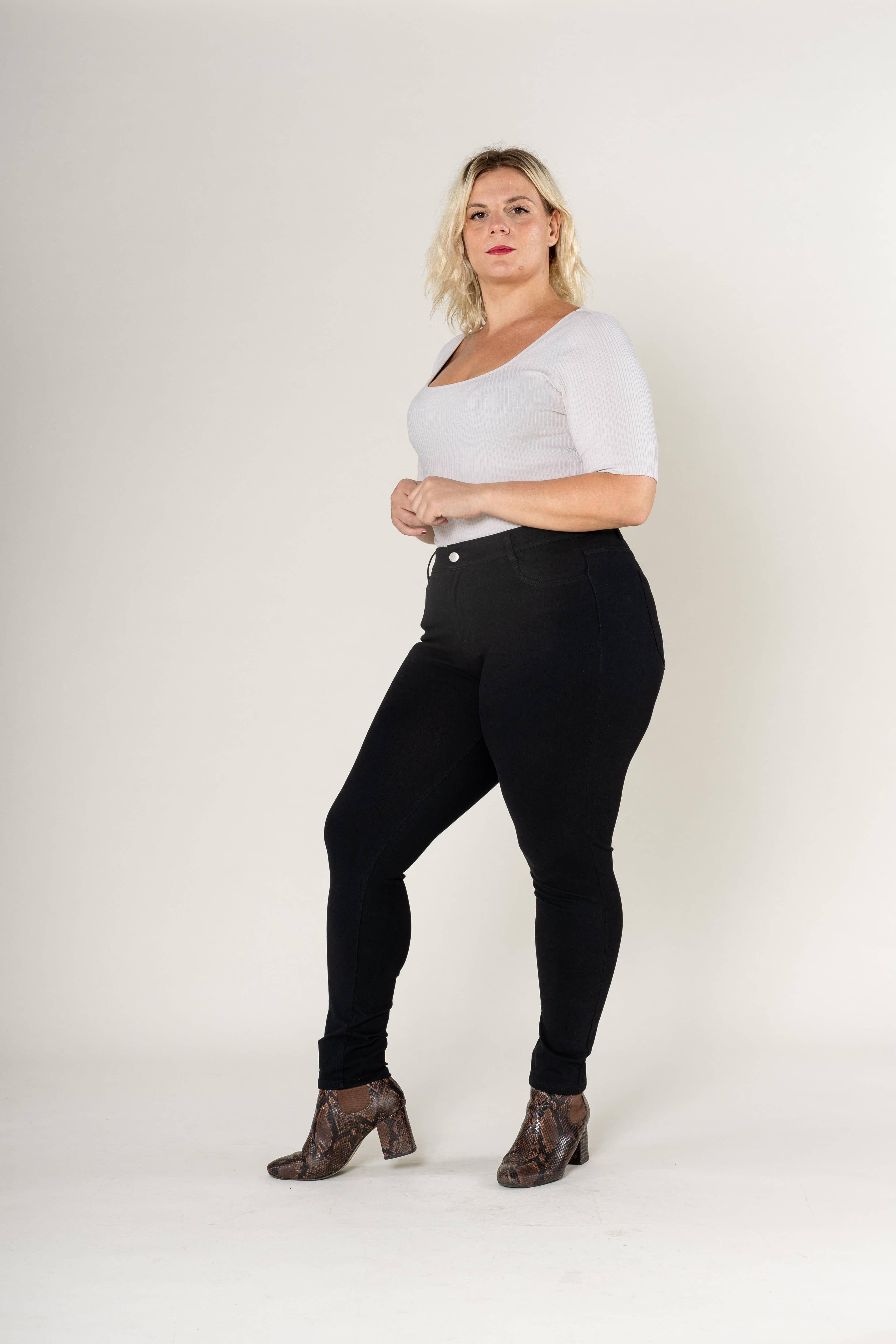Nina Carter - Wholesale Fashion Leggings - Women's - Curve plus size stretch Legging/Jegging with Zip A0052
