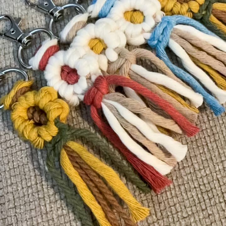 Knotty Mama Studios – Porta-chaves - Mulher por atacado – Mini Flor Chaveiros