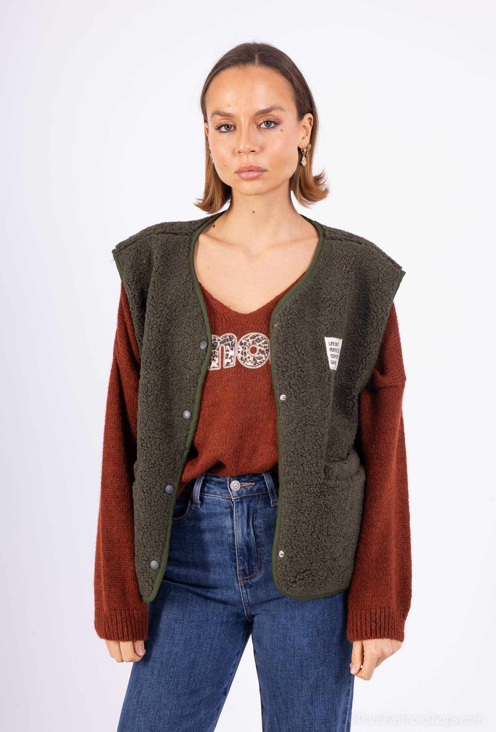 Mimi & Gogo – Großhandel Oberbekleidungsweste – Damen – Moumoute-Weste mit Abzeichen @3418_GiEcussonMoumoute21