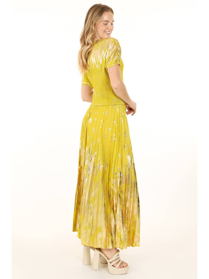 Beulah Style - Wholesale Top & Skirt Set - Women's - Glossy Snowflake Pattern Pleated Top & Skirt Set QM60382