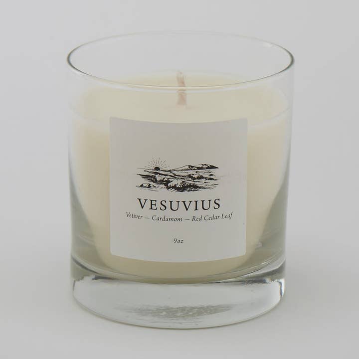 9oz Lys Glas - VESUVIUS -Vetiver-Kardemomme-Rød Cederblad for engroshandel hos Salt Spring Island Candle Co.