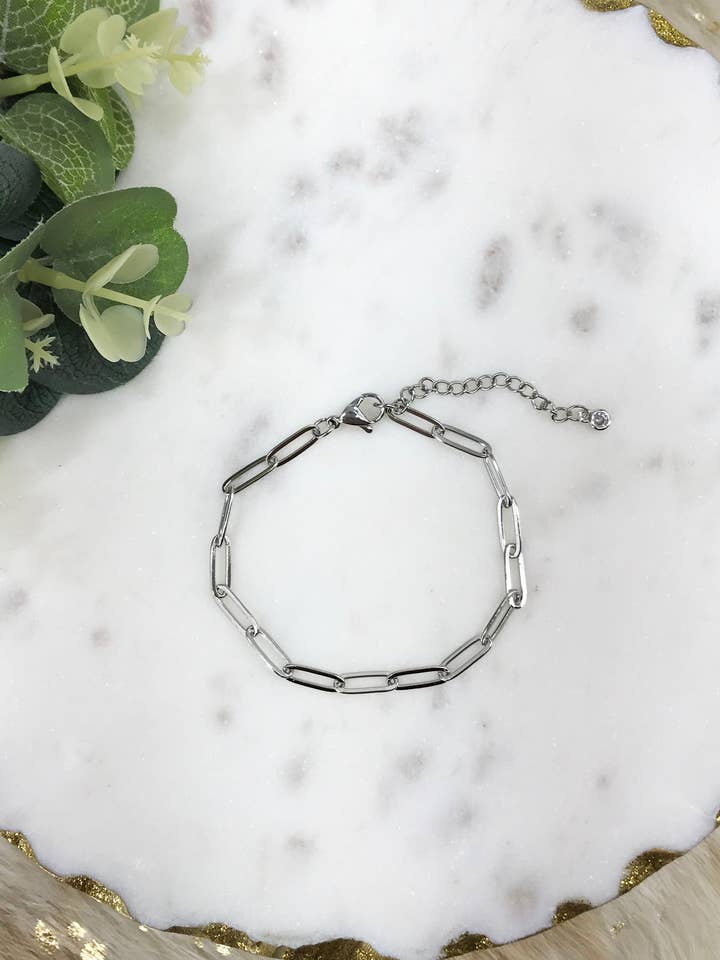 Paperclip-kettingarmband van roestvrij staal - B2157 voor wholesale door Magnolia & Peach Jewelry Boutique, LLC