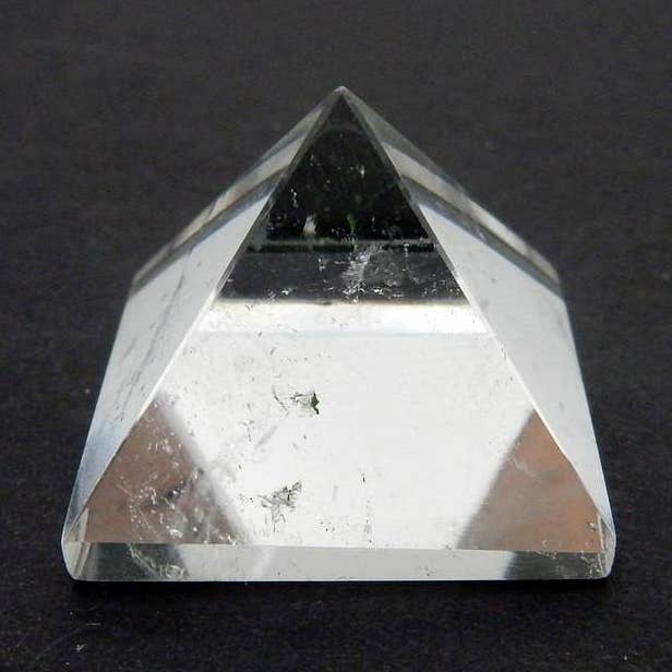 Kristallen kwarts piramide (2BROWNSHELF-10) voor wholesale door Rock Paradise