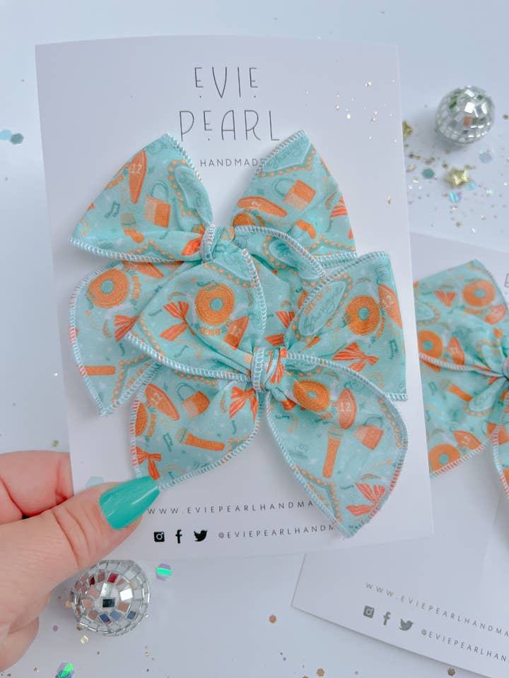 Ensemble de Petits Nœuds à Tresses Showgirl pour la vente par Evie Pearl Handmade LLC