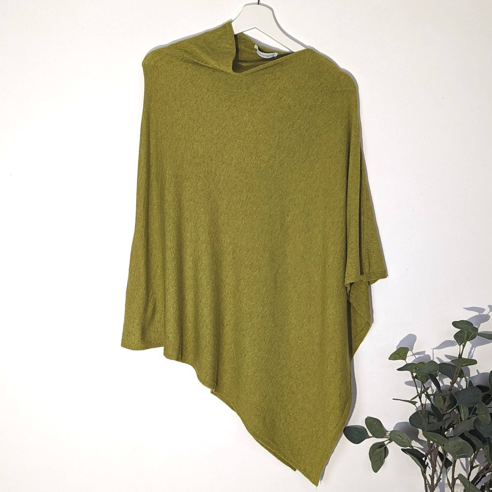 Tempest Designs – wholesale Poncho – Women's – Plain classic fine knit poncho (S-L)8