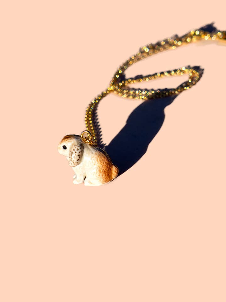 Collier en forme de lapin Tiny Fluff pour la vente par Peter and June