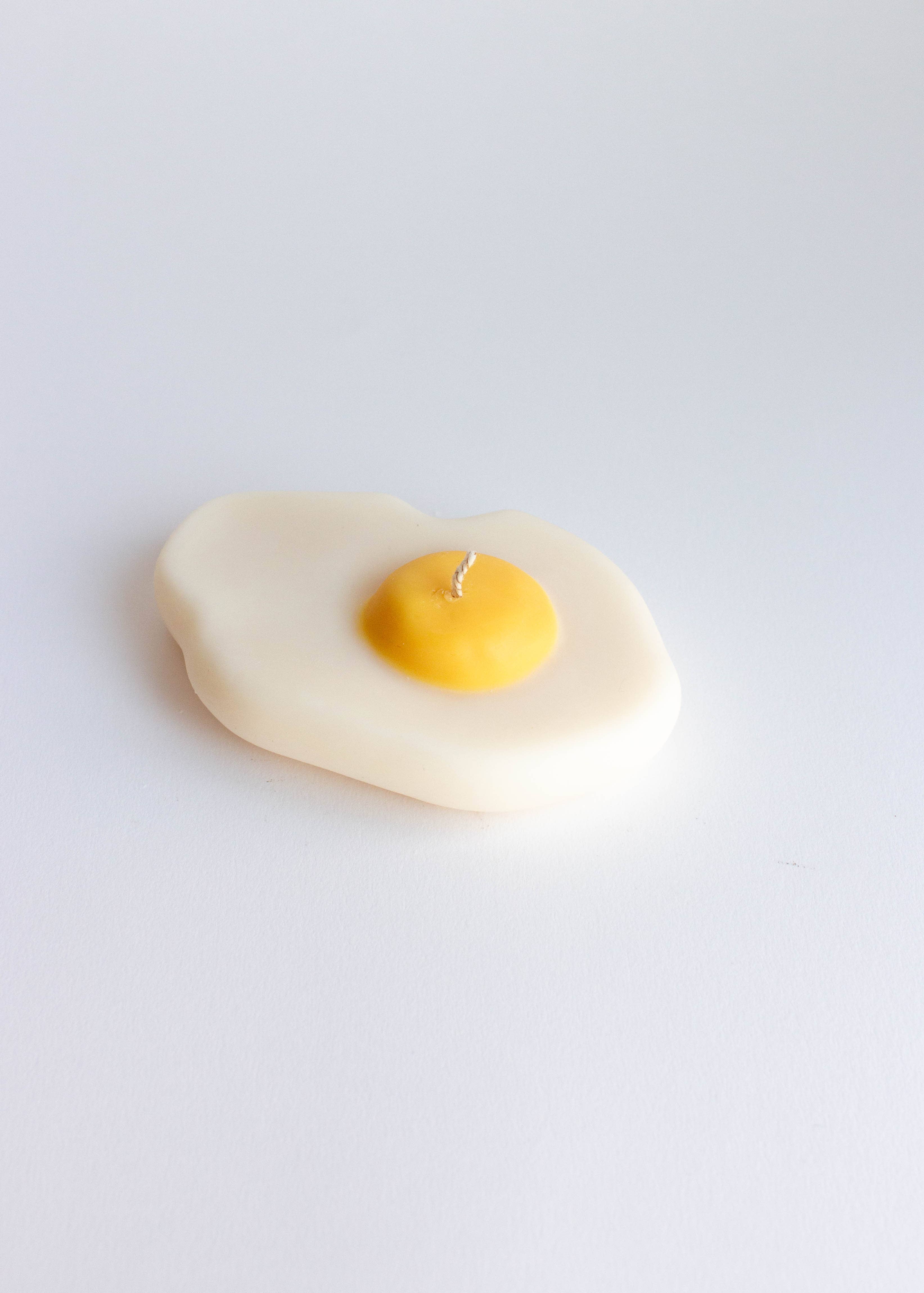 Nata Concept Store – wholesale Novelty candle – Oeuf au Plat / Fried Egg Candle2