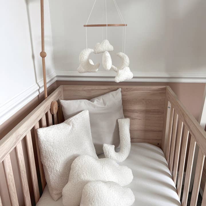 Edie & Joe - Vente Mobile pour bébé - Mobile décoration pour chambre d’enfant nuages et lunes en bouclé1