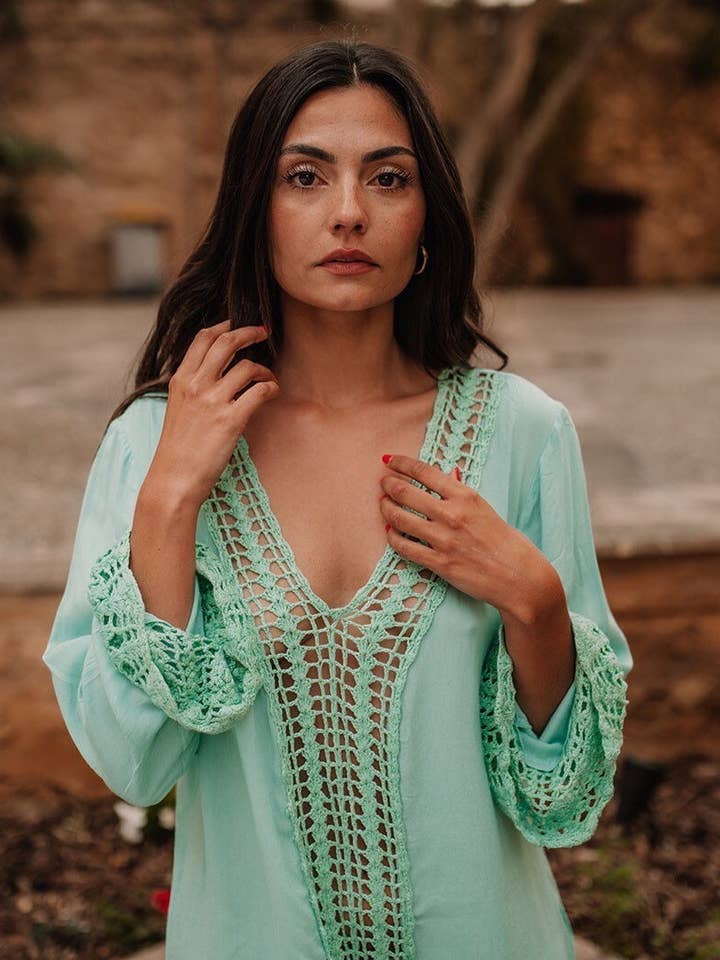 Vestito Isa verde mare con dettagli all’uncinetto, corto per la vendita all'ingrosso da parte di Miss Kitsch