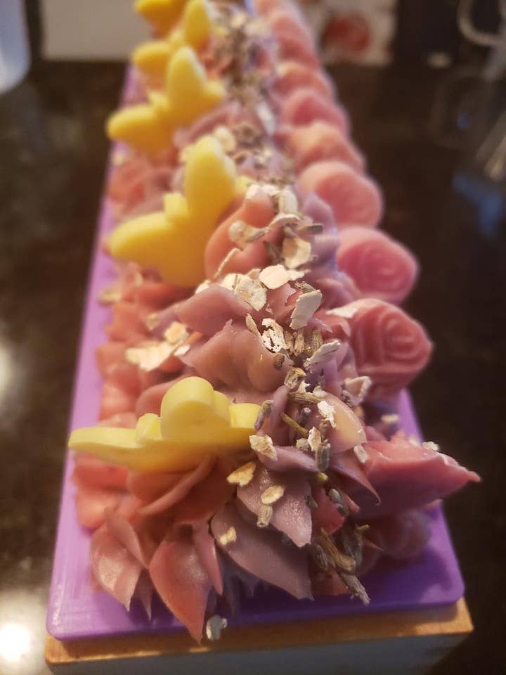 Bad & Boujee (lavande, rose, avoine dorée) pour la vente par Zinnia Virgo Soaps, LLC