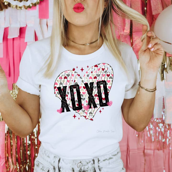 T-shirt XoXo Heart pour la vente par Okie Made Tees