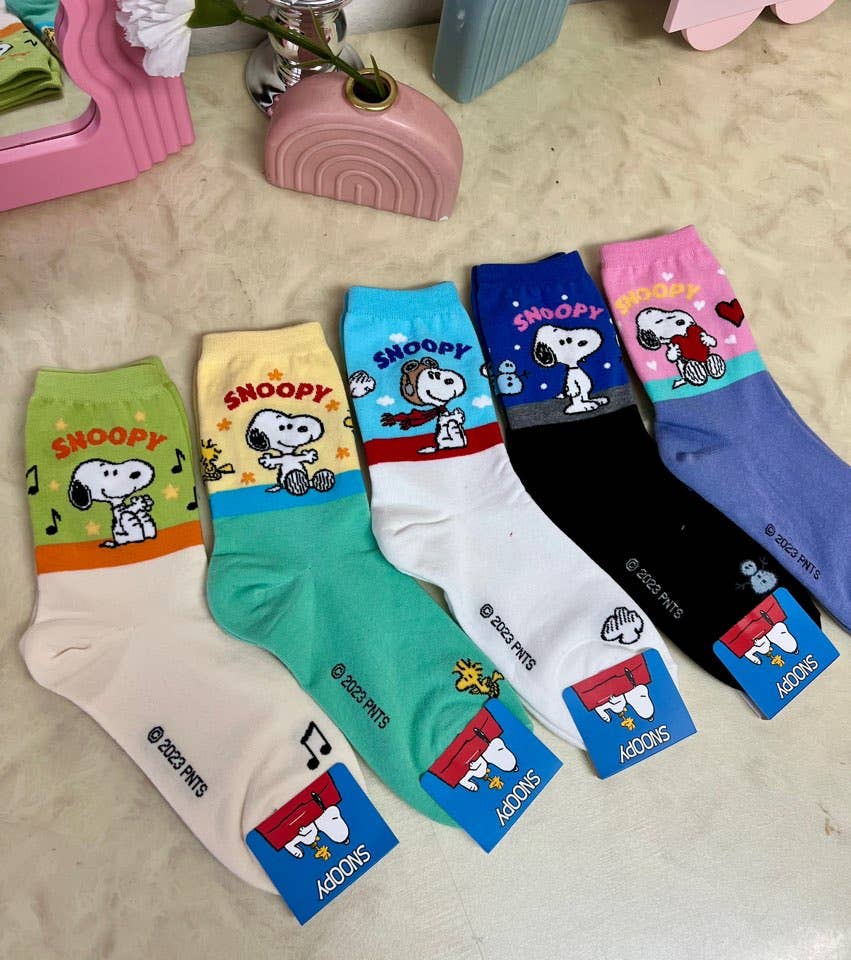 K-Wonderland – Großhandel Socken – Damen – Peanuts Snoopy Knöchelsocken in Wadenmitte, Baumwolle, ultraweich6