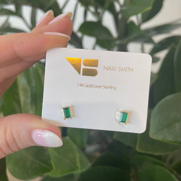 Nikki Smith Designs – wholesale Solitärörhängen – Emerald Stud Örhängen2