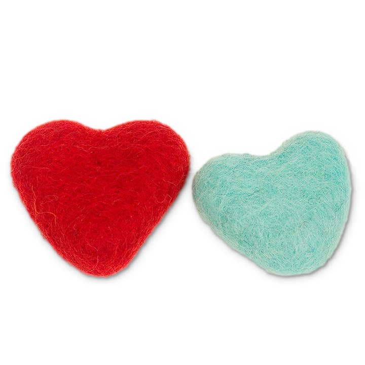 Hearts Wool Cat Toy - Confezione da 2, colori assortiti per la vendita all'ingrosso da parte di Karma Cat Inc.