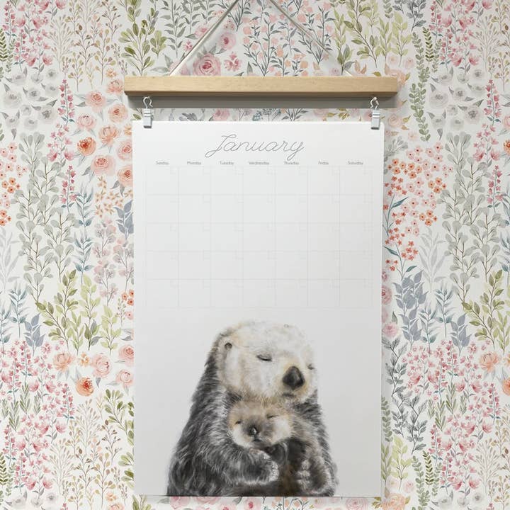 UDATERET Ekstra Stor Vægkalender med Magnetisk Træplakatophæng for engroshandel hos Triple Studio