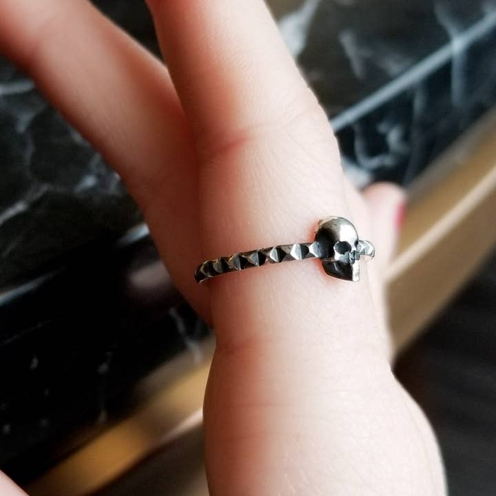 Inchoo bijoux inc – Anel de cocktail/declaração por atacado – Anel Crânio Rocker Pequeno com Tachas4