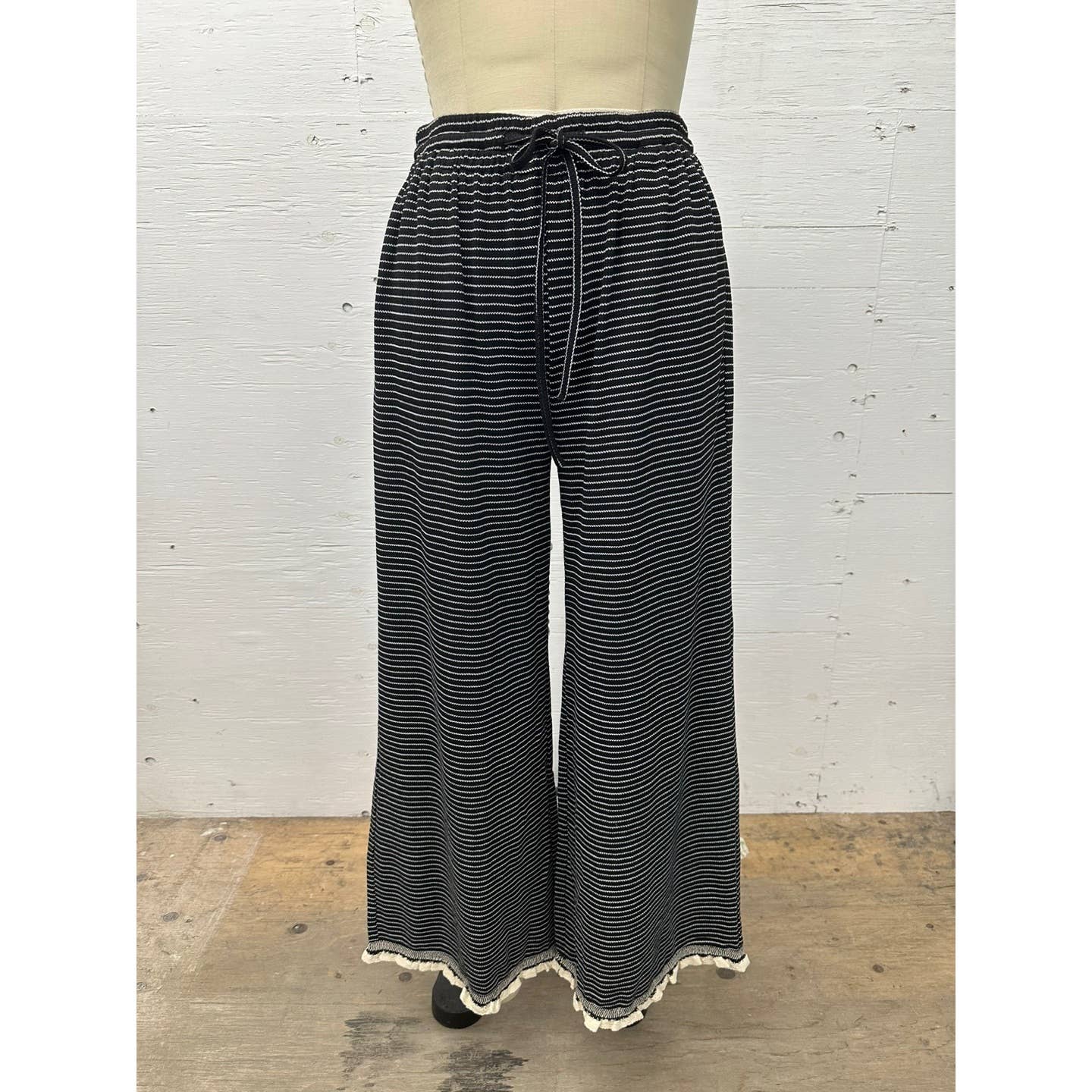 The GREii - Vente Pantalon – femme - Pantalon à volants rayés0