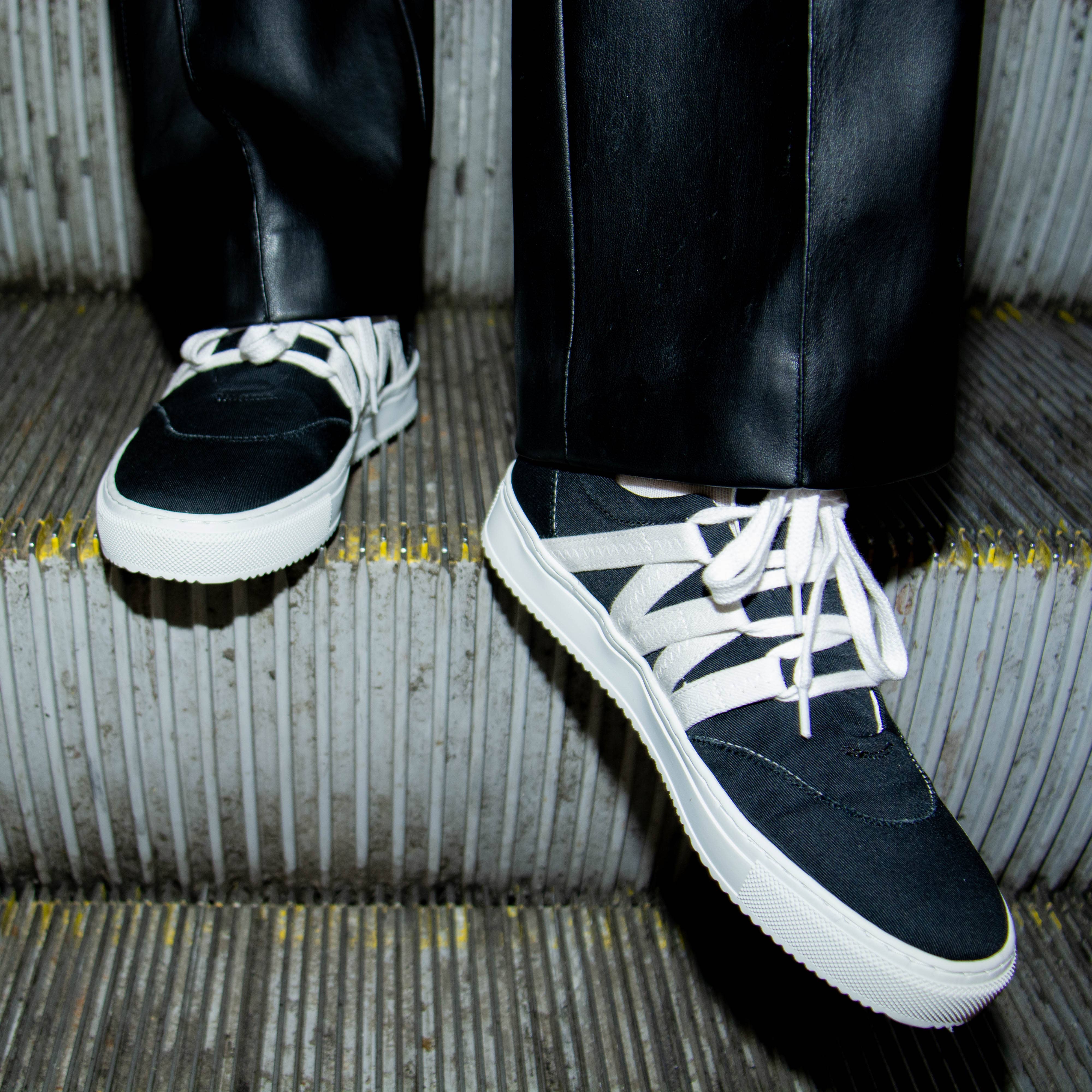 VAER – Großhandel Lifestyle-Sneaker – Damen – VAER Black Phoenix nachhaltiger Sneaker – Kreislaufwirtschaft & Upcycling9