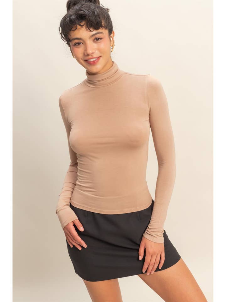 Top ajustado de manga larga con cuello alto para venta al por mayor de HYFVE