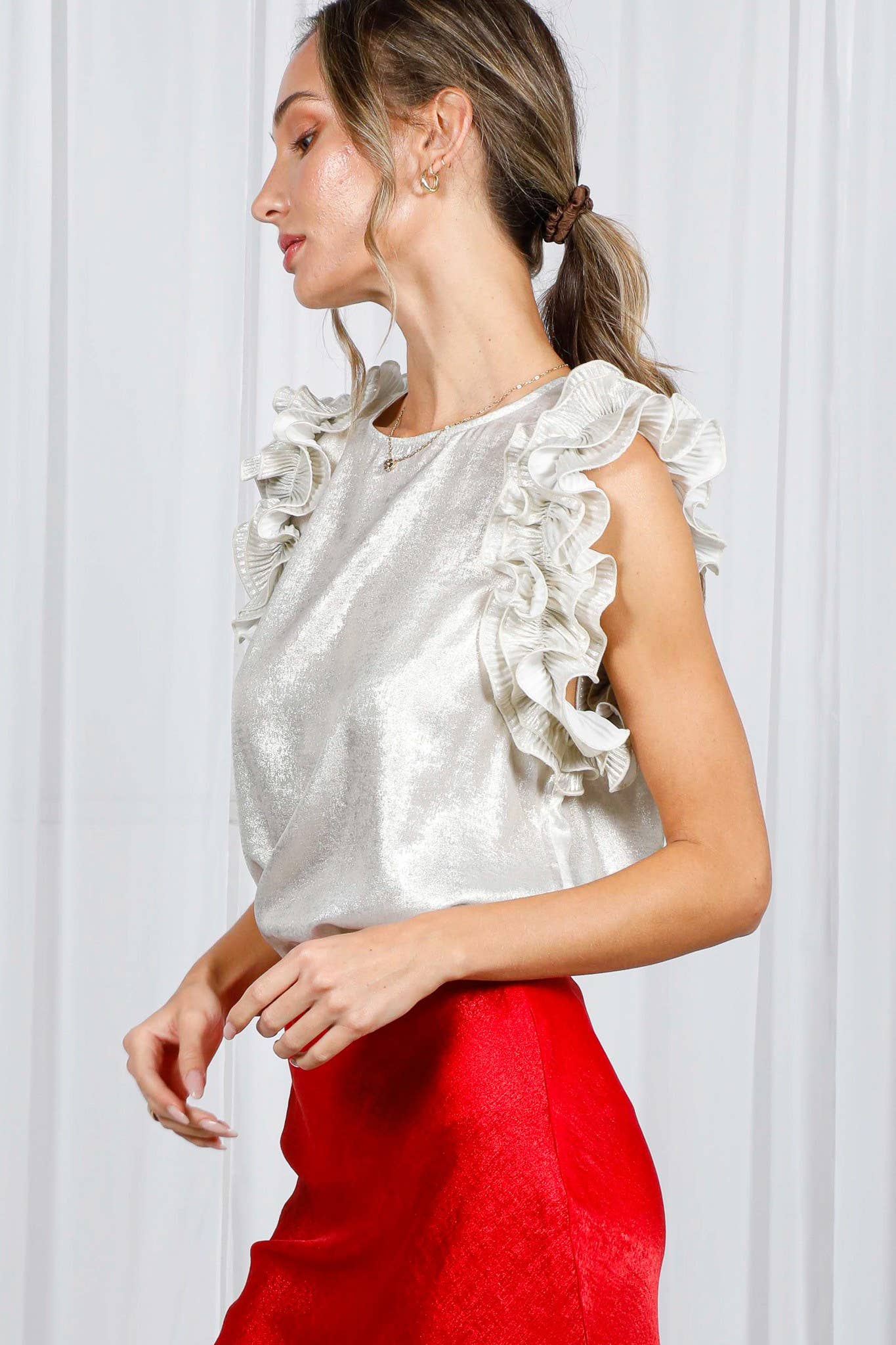 Vine & Love - Vendita all'ingrosso Camicetta - Donna - Blusa senza maniche metallizzata in tessuto intrecciato con volant plissettati VT60373A5