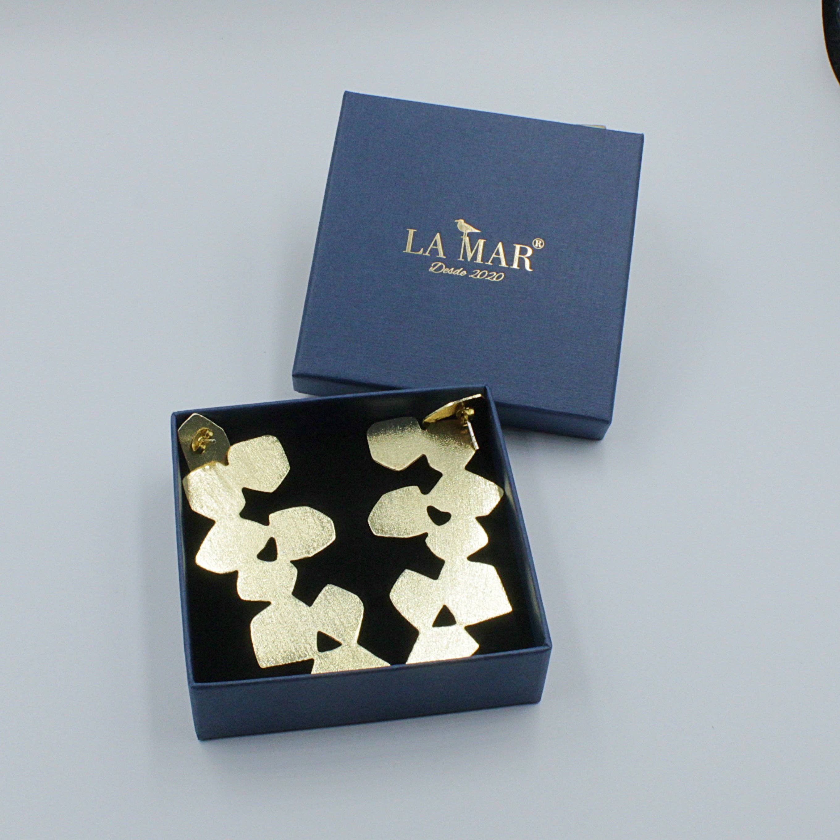 LA MAR - Wholesale Dangle Earrings - MÓDENA earrings gold-plated - Designed with character3